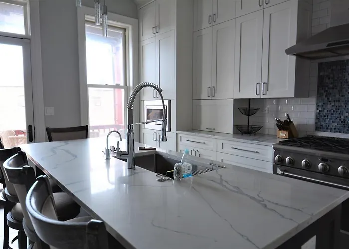 Penthouse Level, Stunning Wrigley * Chicago