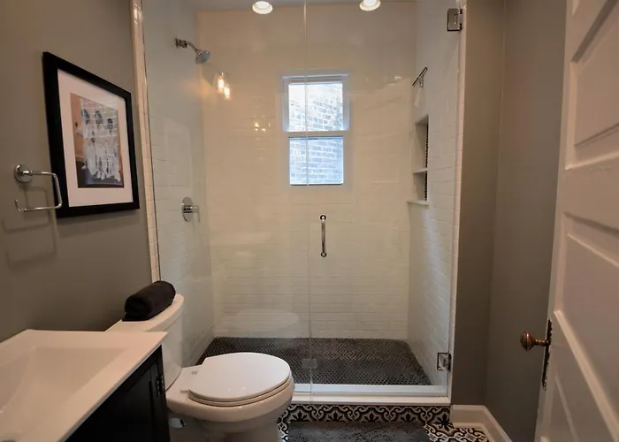Apartment Penthouse Level, Stunning Wrigley *