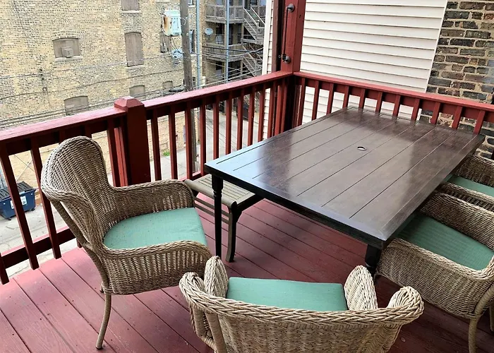 Penthouse Level, Stunning Wrigley Apartment