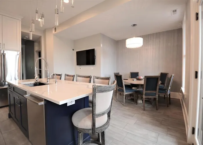 Apartment Penthouse Level, Stunning Wrigley Chicago